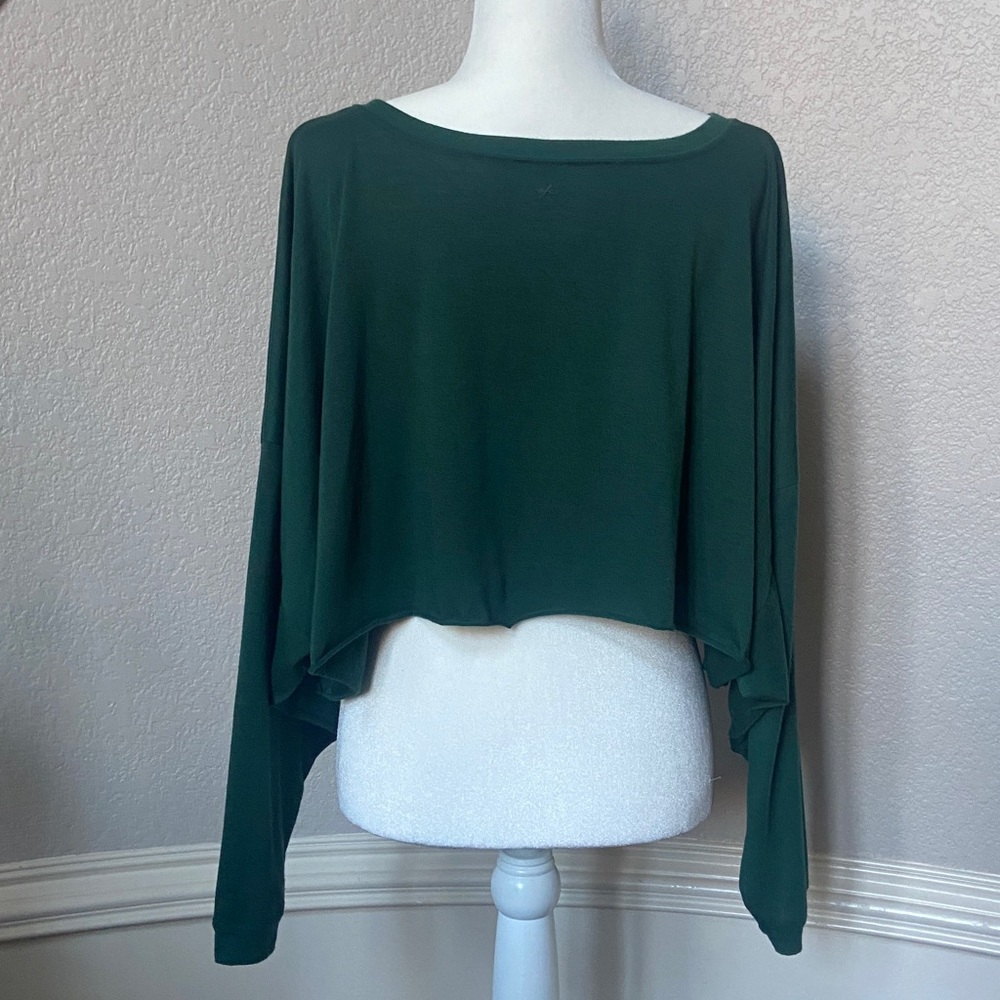 Women's Green oversized crop top, size M. Urban Outfitters down from under. - Picture 3 of 6